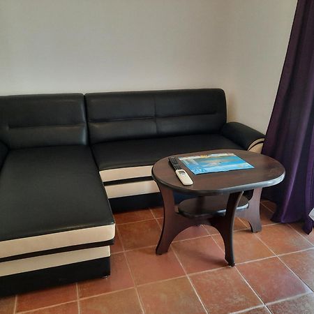 Apartments Matkovic Vir Luaran gambar