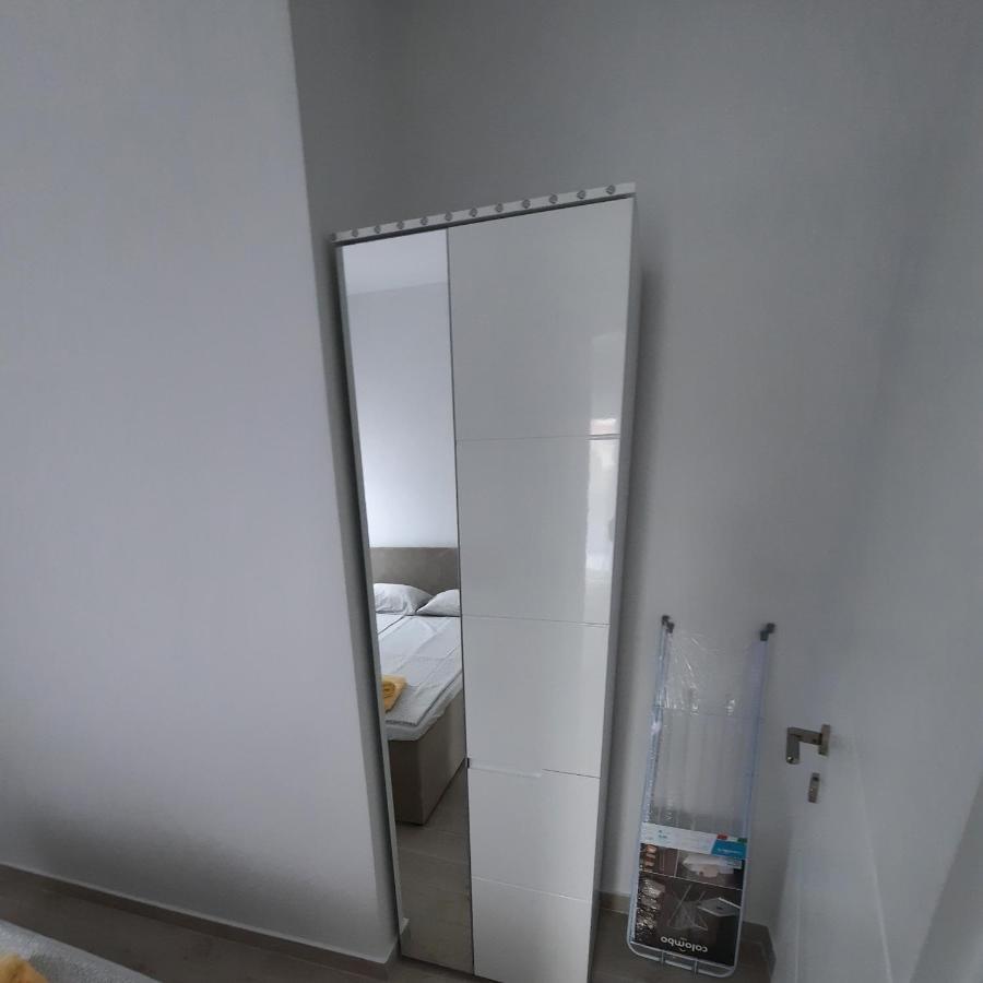Apartments Matkovic Vir Luaran gambar