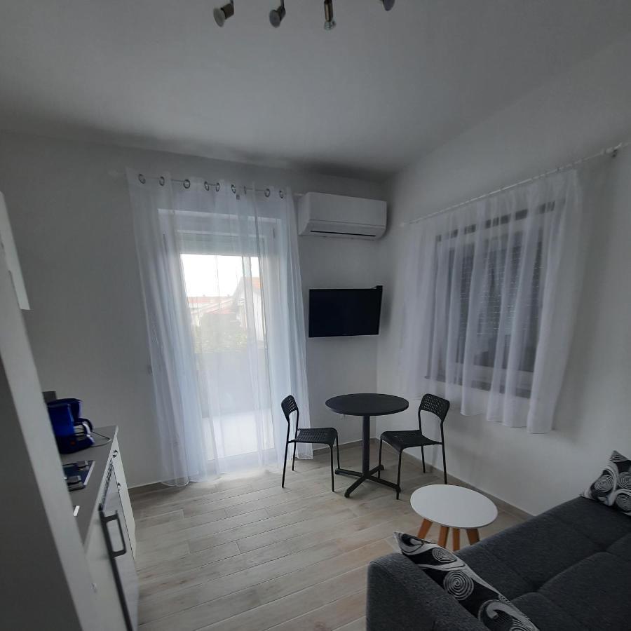 Apartments Matkovic Vir Luaran gambar