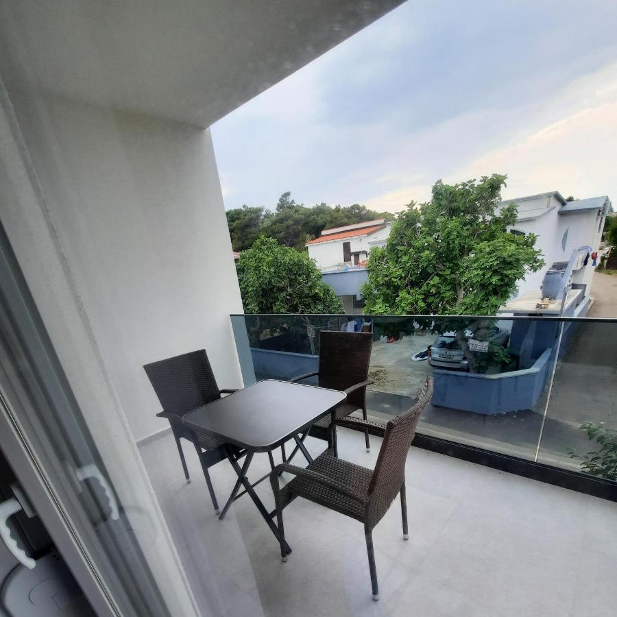 Apartments Matkovic Vir Luaran gambar