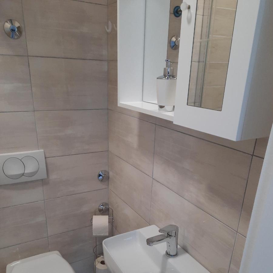 Apartments Matkovic Vir Luaran gambar