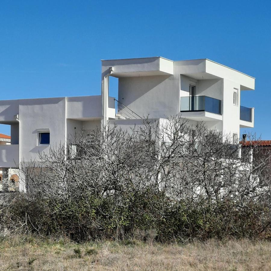 Apartments Matkovic Vir Luaran gambar