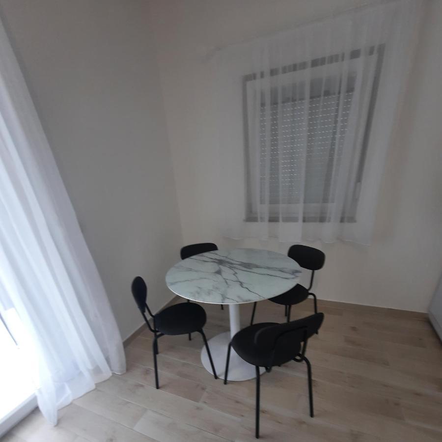 Apartments Matkovic Vir Luaran gambar