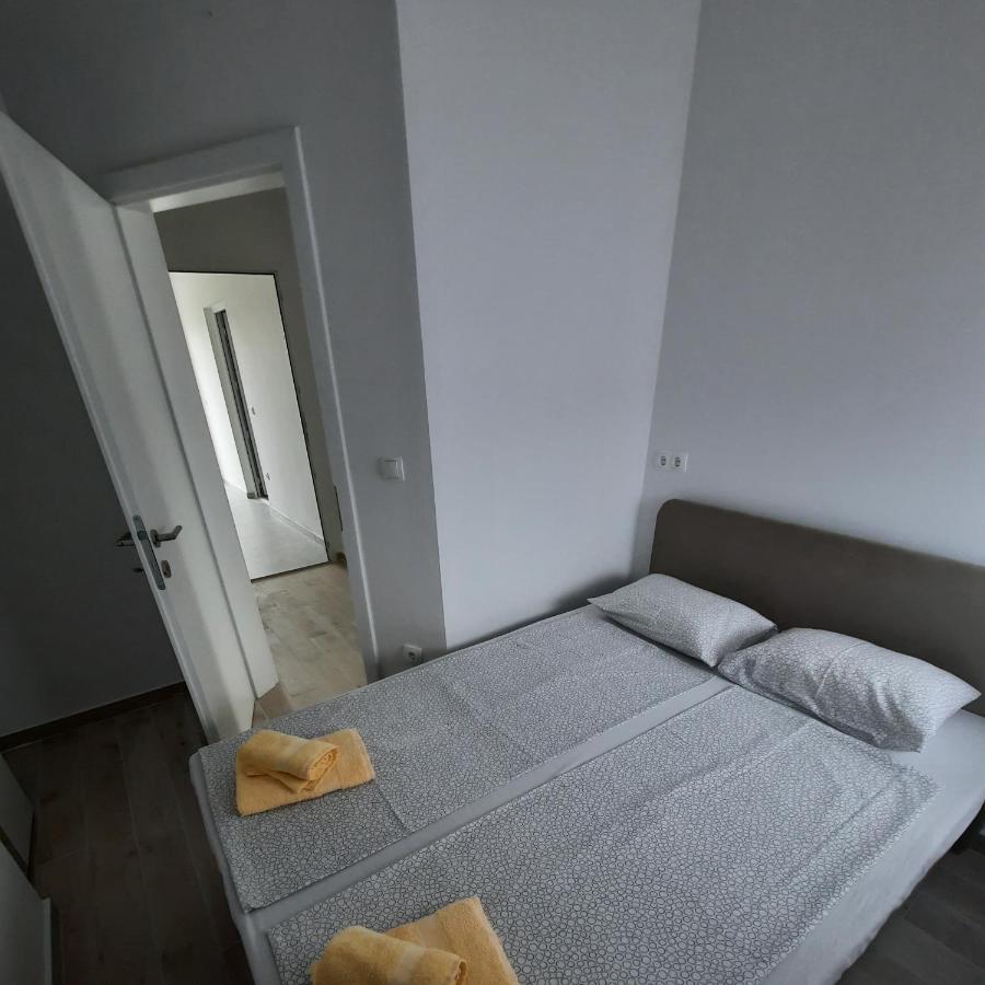 Apartments Matkovic Vir Luaran gambar