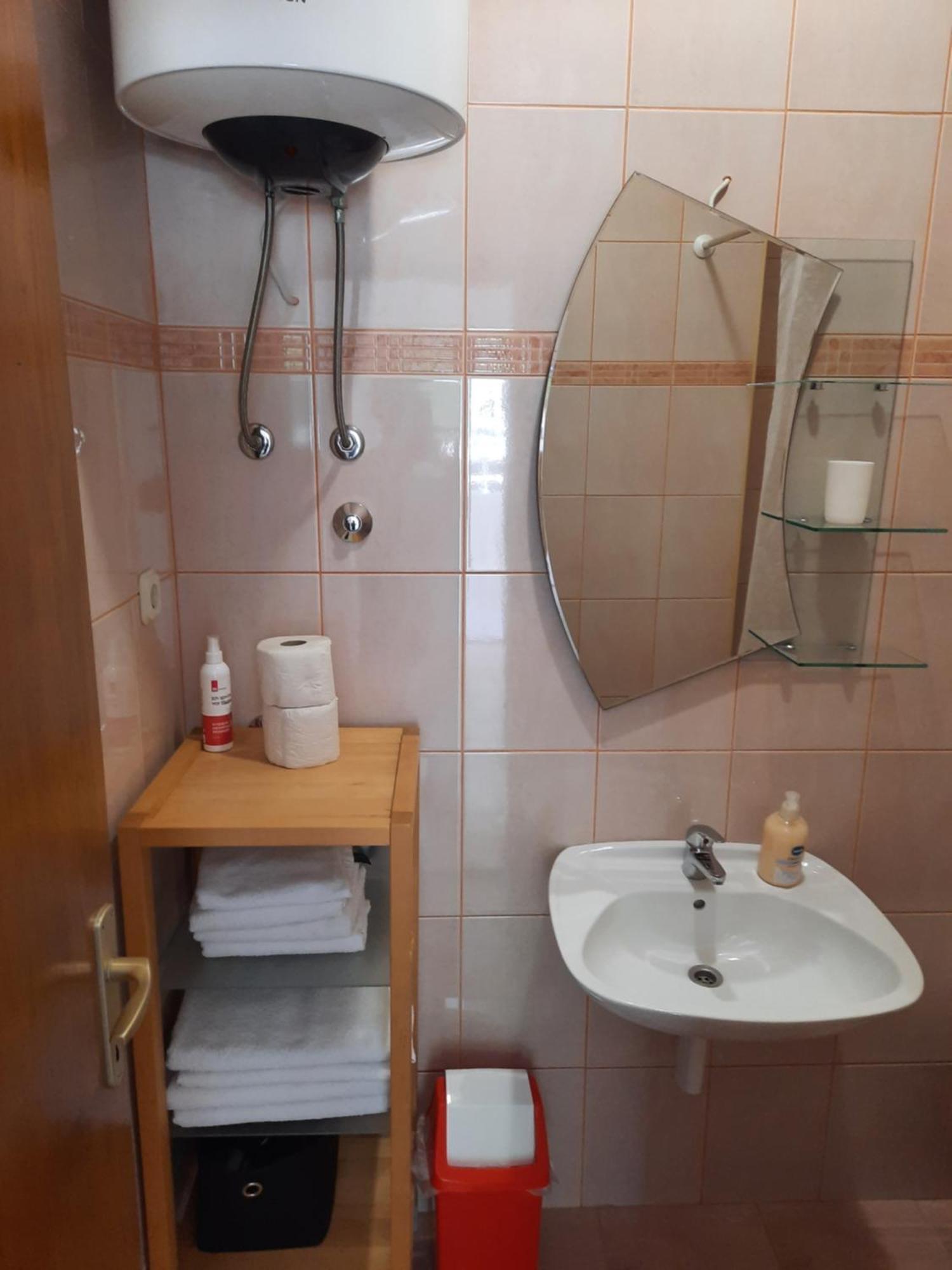 Apartments Matkovic Vir Luaran gambar