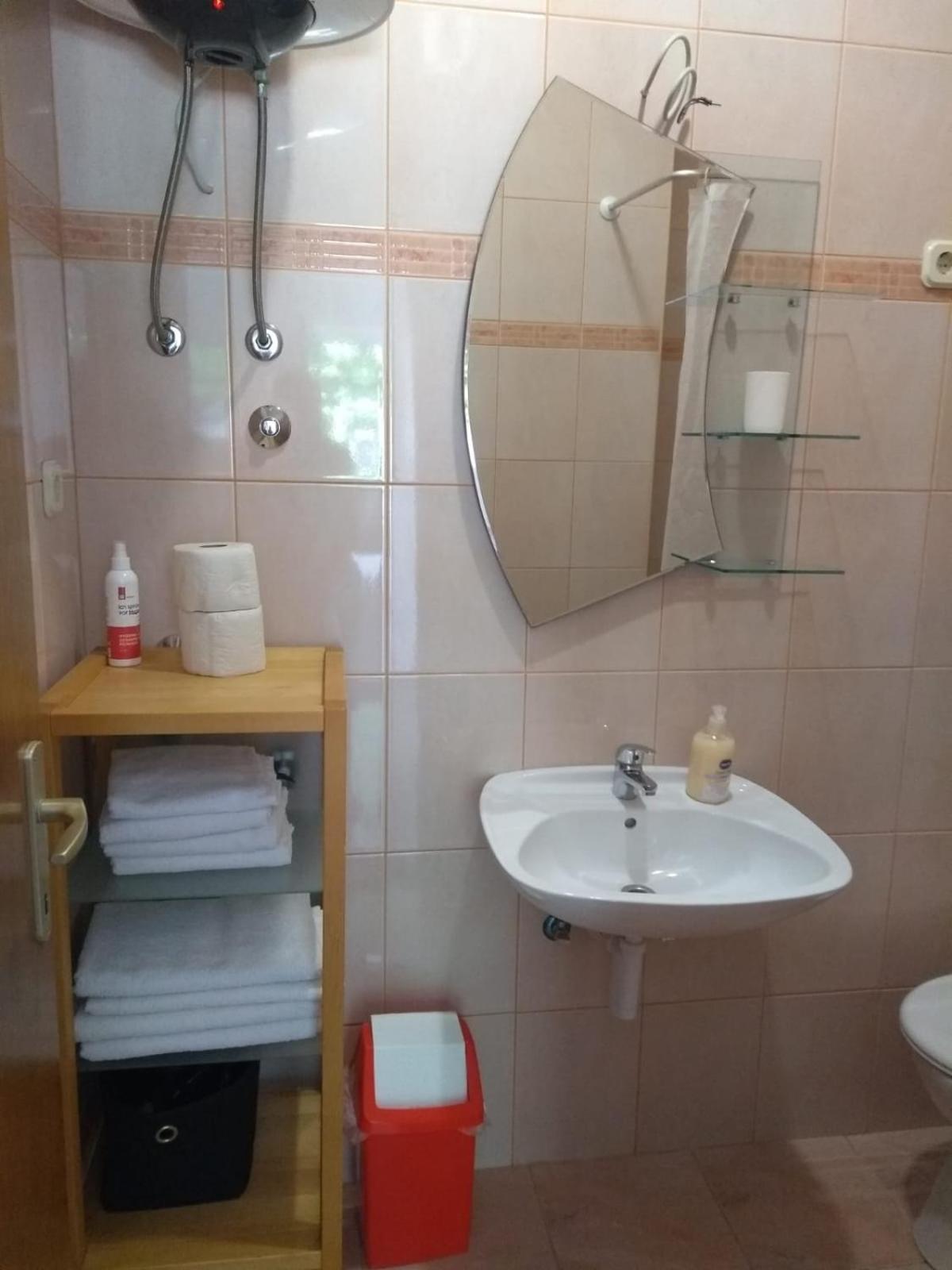 Apartments Matkovic Vir Luaran gambar