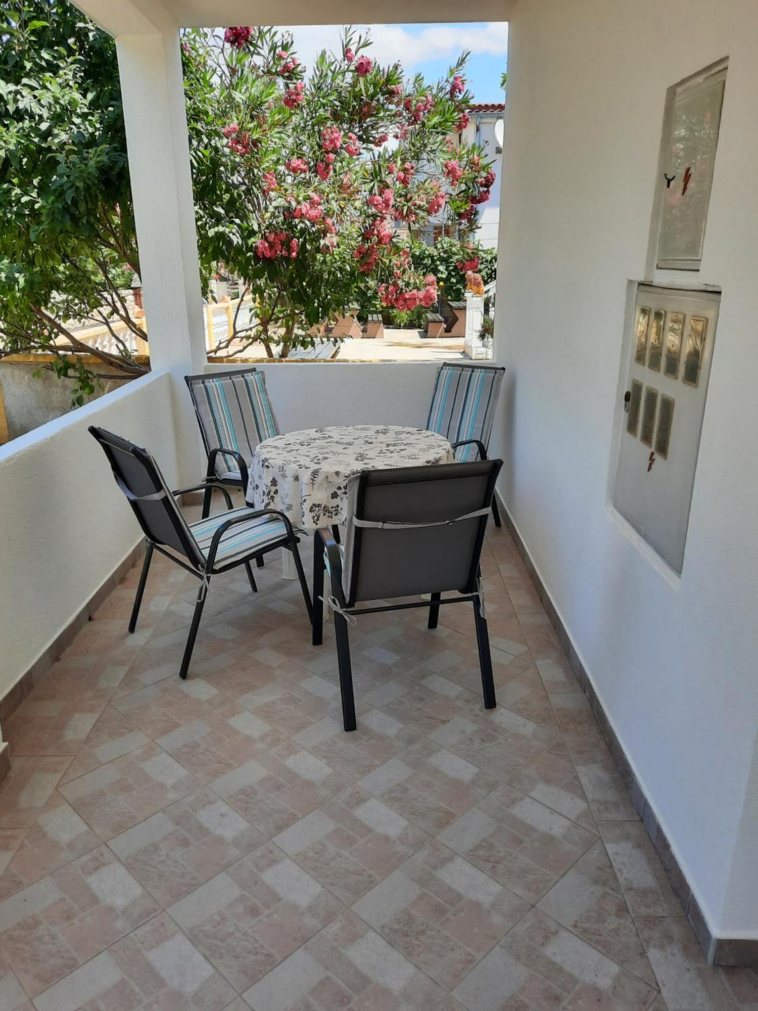 Apartments Matkovic Vir Luaran gambar