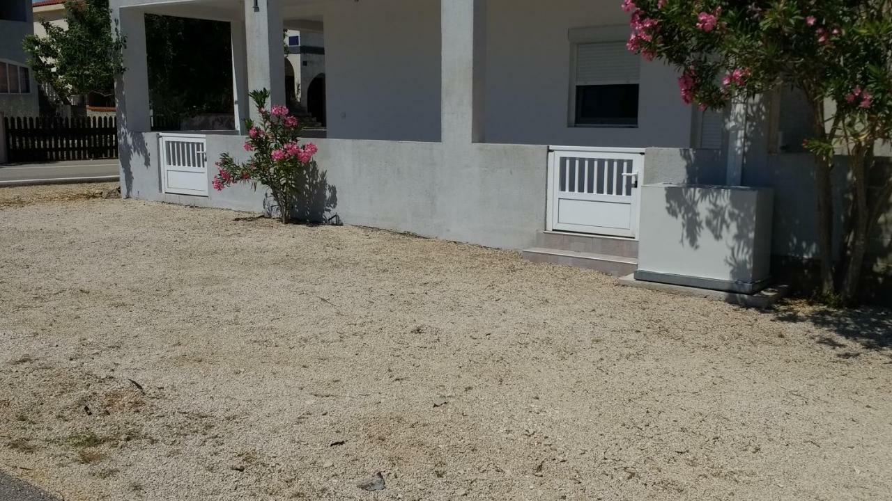 Apartments Matkovic Vir Luaran gambar