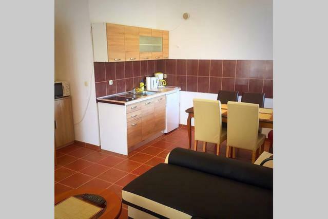 Apartments Matkovic Vir Luaran gambar