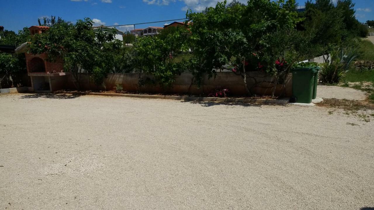 Apartments Matkovic Vir Luaran gambar